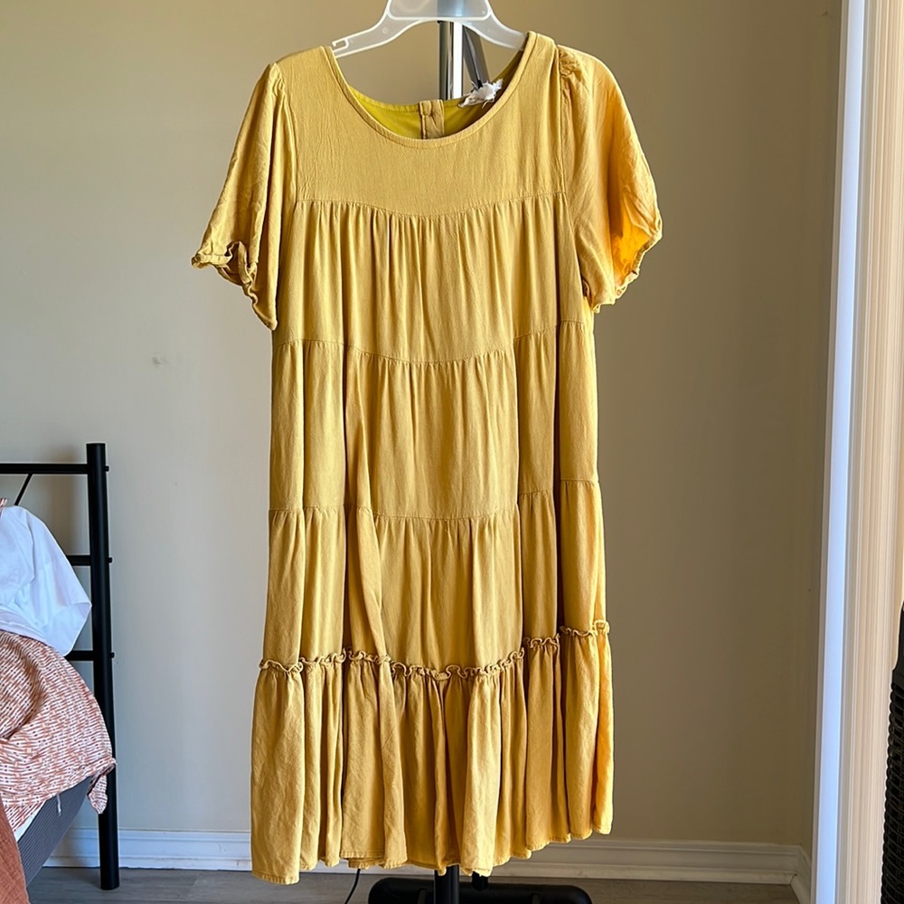 A yellow dress. Smoke free home
